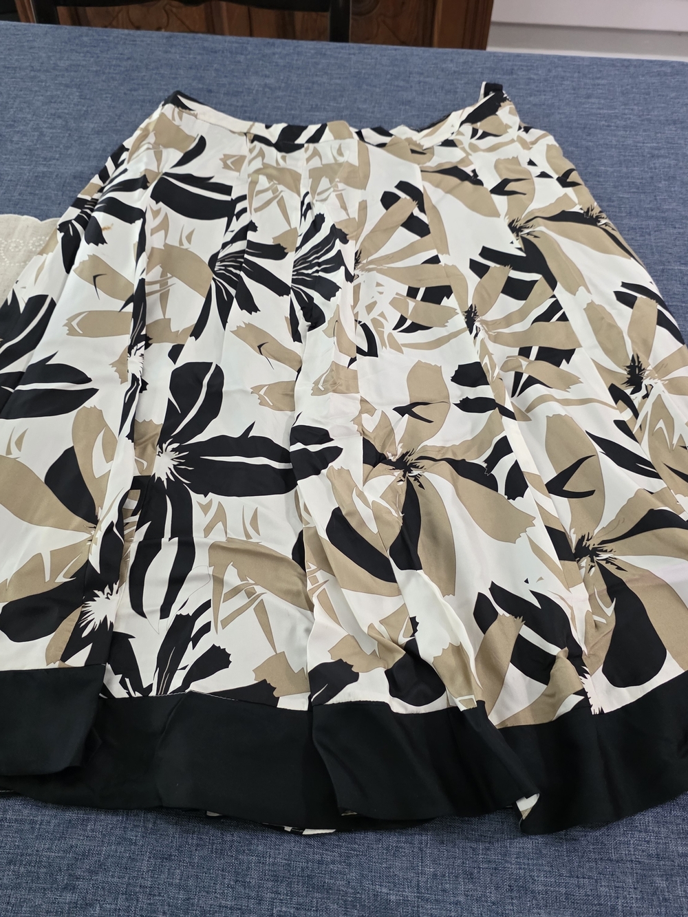 100% Silk Women's Floral A-Line Midi Skirt in Black & Beige